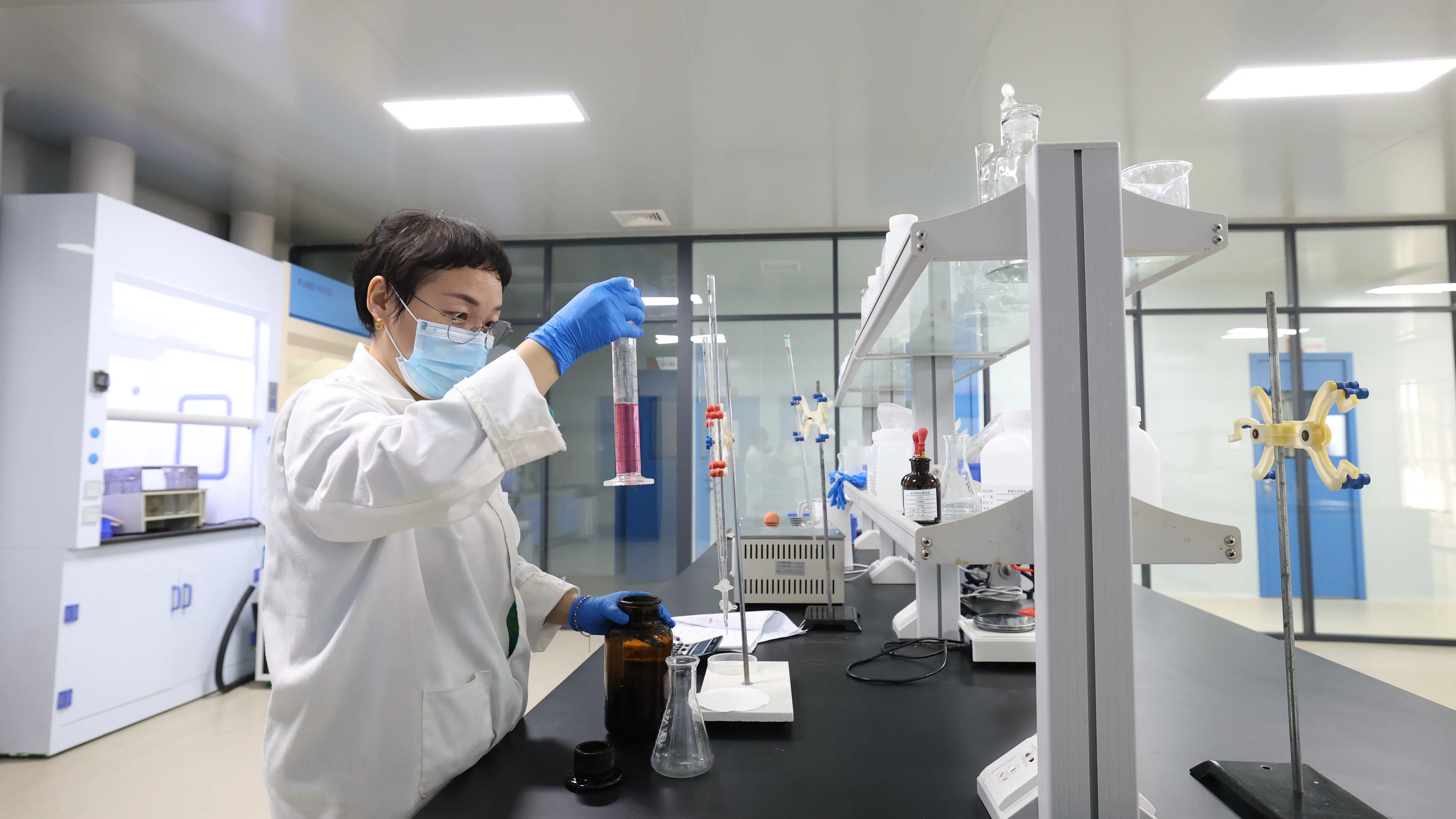 Laboratorium pusat · pengujian fisika-kimia & mikroba